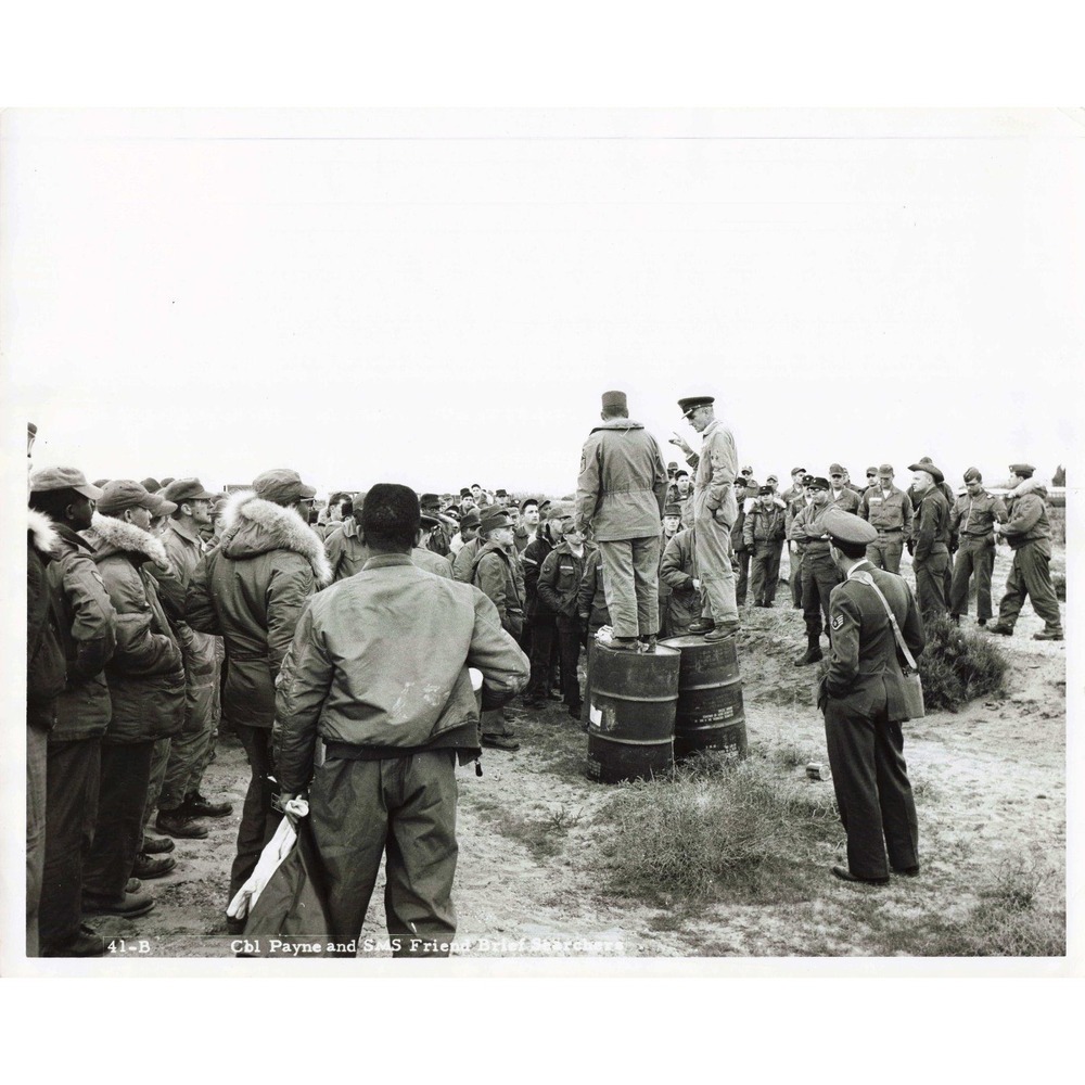 Vintage Military Press Photo Cpl Payne SMS Friend Briefing Searchers B&W